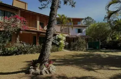 Propriedade à venda no campeche - 4 quartos - duas casas em amplo terreno de 1.000m2 - próxima à praia, escola, shopping e mercados