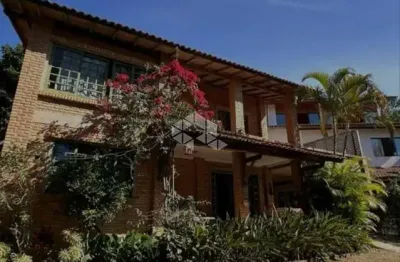 Propriedade à venda no Campeche - 4 quartos - duas casas em amplo terreno de 1.000m2 - Próxima à praia, escola, shopping e mercados