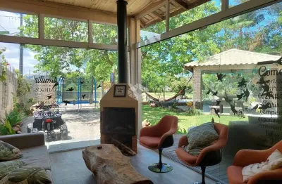 Casa à venda a 60 metros da praia da daniela - florianópolis/sc com 3 quartos, suíte e mobília inclusa (porteira fechada)