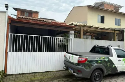 Casa à venda com 3 quartos e escritório no rio vermelho - florianópolis/sc