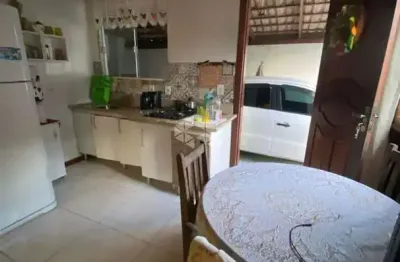 Casa com 3 Quartos e 2 Banheiros à Venda no Morro das Pedras - Próxima a Mercado, Farmácia, Shopping, Posto de saúde e Praia.