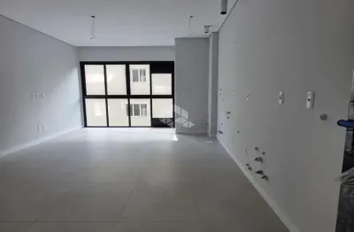 Apartamento à venda em canasvieiras - novo, próximo à praia, com lazer completo