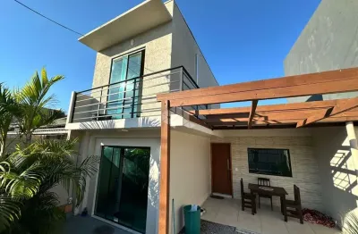 Casa à venda no rio vermelho, florianópolis ? 2 dormitórios, suíte com varanda e design moderno