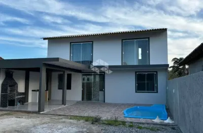 Casa à venda na praia do sonho em palhoça - 3 quartos, piscina e espaço amplo