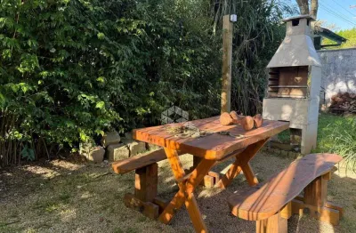 Casa com piscina aquecida e natureza exuberante em rio vermelho, florianópolis | 2 suítes + edícula