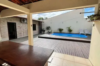 Casa à Venda em Palhoça com 2 Quartos, Suíte, Piscina e Excelente Localização