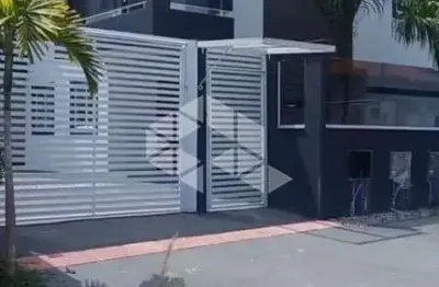 Casa sobrado em condomínio à venda em canasvieiras - região norte da ilha