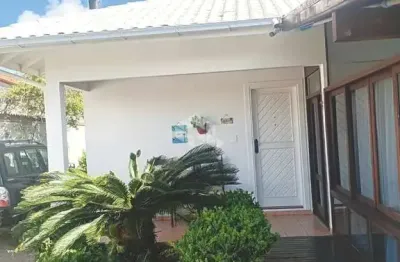 Casa à Venda nos Ingleses com 3 Dormitórios em Florianópolis