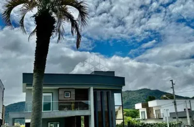 Casa em Condomínio Fechado com 3 Suítes no Rio Vermelho - Florianópolis/SC