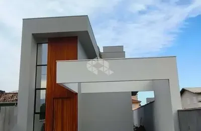 Casa com Piscina à Venda na Praia da Pinheira, Palhoça - 300m do Mar, Escritura Pública e Alto Potencial de Renda