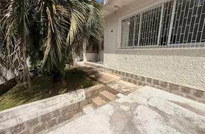 Casa com 4 Quartos e 3 Apartamentos com Renda Mensal em Barreiros - Imóvel Financiável