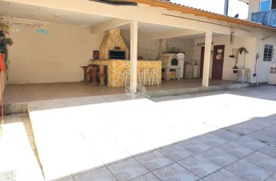 Casa de Alto Padrão com Potencial Residencial ou Comercial na Principal Rua de Forquilhinha