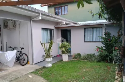 Casa 2 dormitórios 1 suíte no bairro são joão do rio vermelho em florianópolis/sc