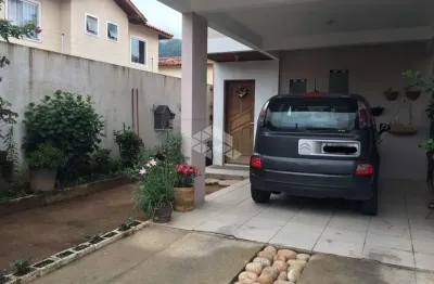 Casa com 5 dormitórios, sendo 3 suítes - são joão do rio vermelho - florianópolis