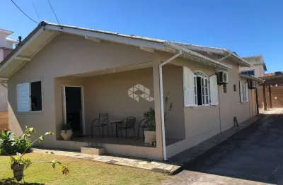 Casa 3 dormitórios sendo 1 suíte no bairro ingleses