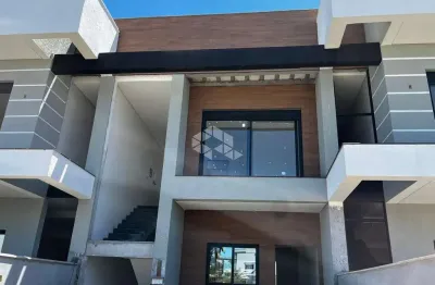 Casa geminada com 03 suítes próxima a praia dos ingleses