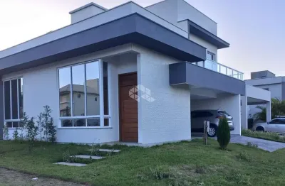 Casa com 3  dormitório,  1 suíte e 2 demi suíte em condomínio club.