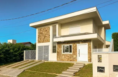 Casa em condomínio fechado com 03 suítes nos ingleses
