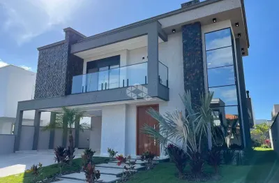 Casa 4 dormitórios com 3 suítes em condomínio no rio vermelho