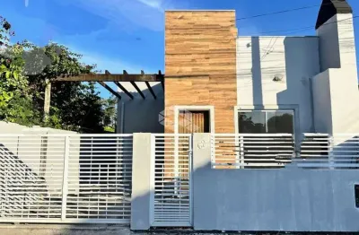 Casa 2 dormitórios com 1 suíte em terreno de 210m² no rio vermelho