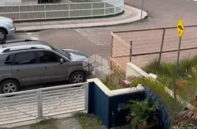 Casa sobrado com 2 suítes em são joão do rio vermelho, florianópolis-sc