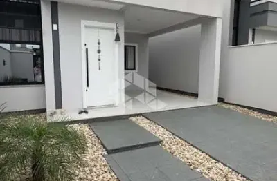 Casa à venda em tijucas - bairro areias 2 quartos, sala e cozinha integradas, semi mobiliada