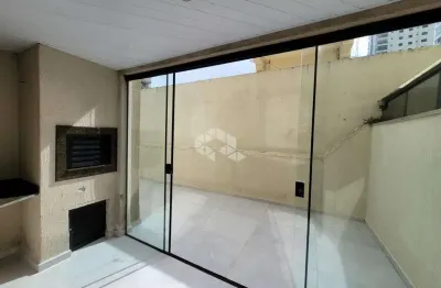 Apartamento diferenciado, 02 dormitórios, sendo 01 suíte, 01 vaga de garagem