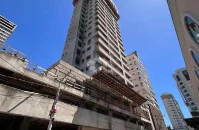 Apartamento com 3 suítes e 2 vagas em itapema, próximo ao mar