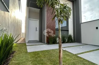 Casa em tijucas com dois dormitórios sendo 1 suíte e 1 vaga de garagem