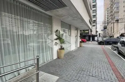Sala comercial a venda em itapema, frente 2 avenida, com 120m2 privativos