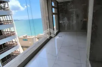 Apartamento com 3 suítes e 3 vagas de garagem em itapema com vista para o mar