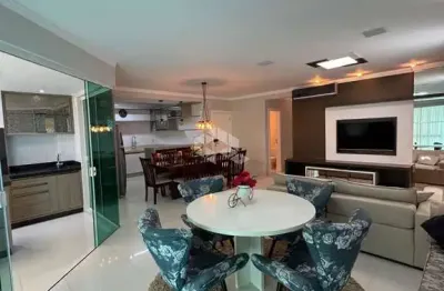 Apartamento garden 3 suítes mobiliado na meia praia em itapema/sc