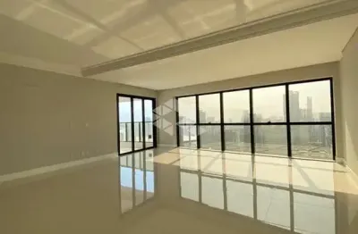 Apartamento com 4 suítes e 4 vagas de garagem em itapema com vista mar