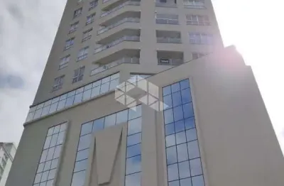 Apartamento com 2 dormitórios sendo 1 suíte e 1 vaga de garagem em itapema