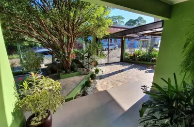 3 residências em 1 terreno, possibilidade de moradia para família grande ou aluguel