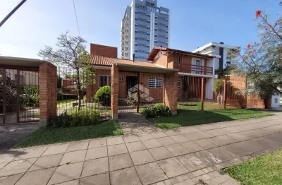 Casa ampla com 3 quartos 3 banheiros piscina, bairro morro do espelho são leopoldo.