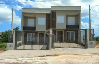 Casa com 3 dormitórios sendo um suíte com sacada, sala estar,jantar vaga para 2 carros aceita financiamento bancário, fgts.