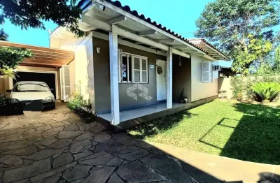 Casa plana com 2 dormitórios, 1 banheiro, sala, cozinha, lavanderia, garagem para 2 carros, aceita financiamento bancário, fgts.