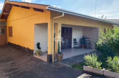 Casa plana com 3 dormitórios, 3 banheiros 1 suite, garagem, churrasqueira aceita financiamento bancário, FGTS.