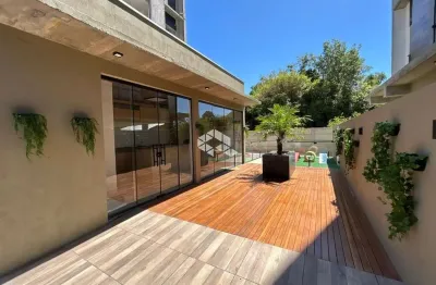 Apto novo 72,66m², 2 dormitórios c/ suíte, sacada com churrasqueira, sala, cozinha, area serviço, vaga estacionamento. localização privilegiada na cid