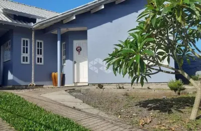 Imóvel com duas casas no mesmo terreno, ideal para famílias grandes, moradia compartilhada ou para quem busca uma excelente oportunidade de investimen
