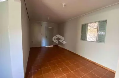 Casa plana com 2 dormitórios, sala, 1 banheiros 1 vaga para automóvel.