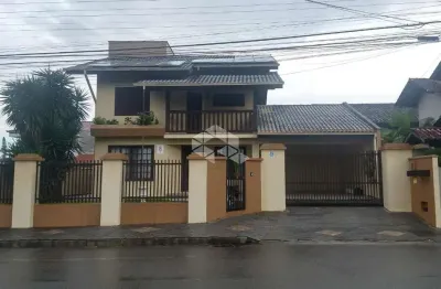 Casa 1 suíte + 2 quartos/dormitórios no bairro água verde em jaraguá do sul