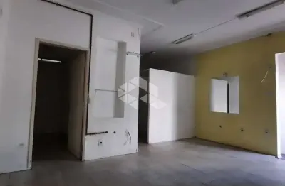 Apartamento térreo , possibilidade de sala comercial no centro de porto alegre.
