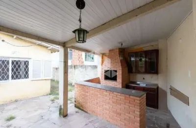 Baixou 38 mil!!! casa 03 dormitórios e amplo pátio com churrasqueira