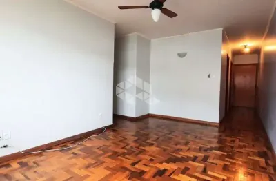 Apartamento no menino deus, com 02 dormitórios e vaga coberta.