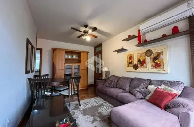 Apartamento de 2 dormitórios, mobiliado, com vaga de carro, no menino deus