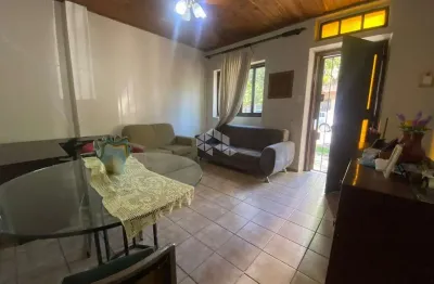 Casa residencial de 02 dormitórios no bairro menino deus