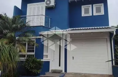 Casa de condomínio com 3 quartos e 2 banheiros à venda.
