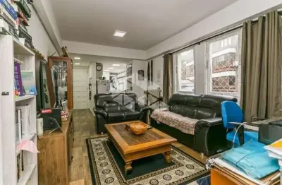 Apartamento de 2 dormitórios com vaga no petrópolis